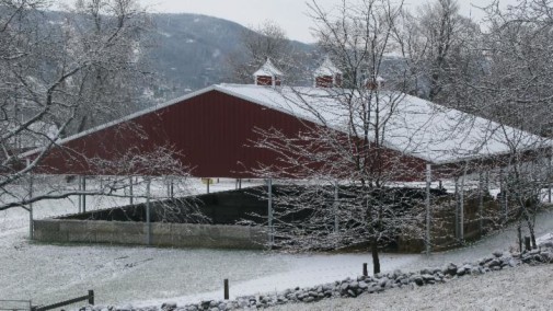 vernon valley farm – open sided barn in snow